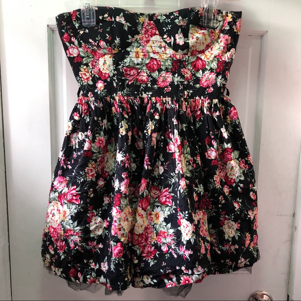 Floral Strapless Party Dress 🌸🖤